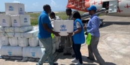 Kenya has threatened to halt humanitarian flights to Somalia 