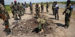 Bomb wounds 4 soldiers in Somali capital amid political tension