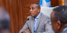 Somali PM warns of sanctions against any firm dealing with Al-Shabaab