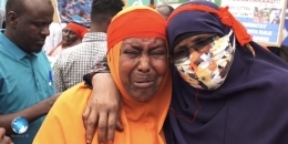 Hundreds march  on Mogadishu streets over missing soldiers 