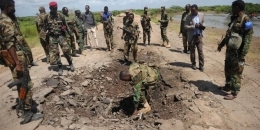 Car bomb targets a military base in central Somalia