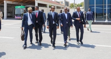 Somali PM flies to UAE on maiden visit to mend ties