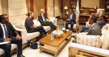 Nick Dyer visits Somalia, announces further UK funding.