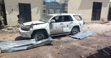 Bomb and Gun attacks hit a key town near Somali capital