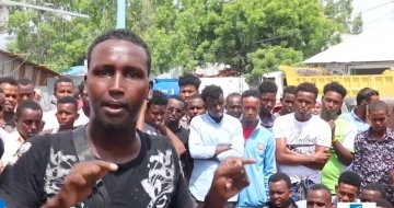 Protests in Mogadishu over bad roads and lack of sewer system
