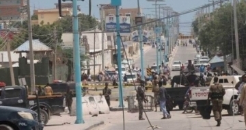 Top police official survives bomb attack near Mogadishu airport 