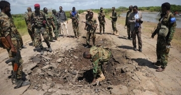 Bomb blast hits Somali military convoy outside port city