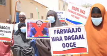 Anti-Farmajo protest held in Mogadishu as battle kills 30