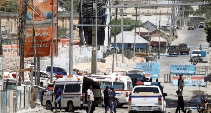 A roadside bombing has injured four people in Somalia’s capital