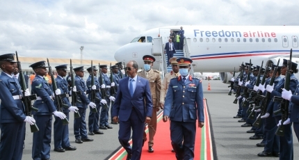 Somalia’s president visits Kenya on 2nd leg of 1st East Africa trip