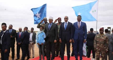 Somali president arrives in central town for talks with regional leaders