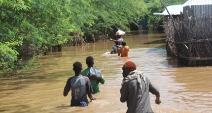 Emergency aid needed as entire Somali town cut off by floods