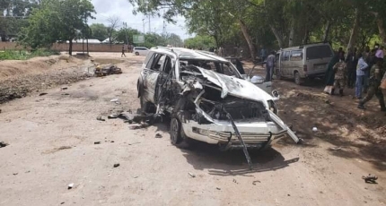 Suicide bomber kills senior official outside Somalia capital