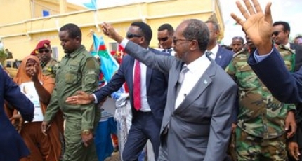 Somalia president begins visit to regional states