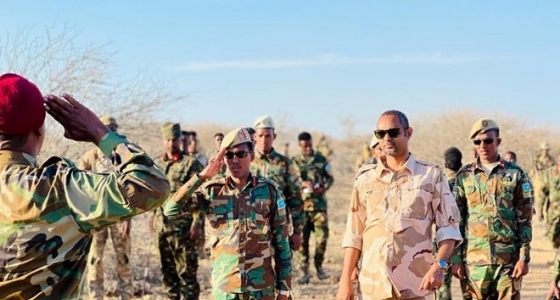 Somalia’s defense minister promises victory during frontline visit