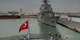 Four Turkish Warships arrive in Somali Capital