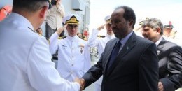 Somali meets Turkish Navy commander on a Warship at Mogadishu Seaport