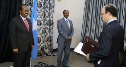President Hassan accepts credentials of Canadian new ambassador to Somalia