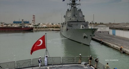 Four Turkish Warships arrive in Somali Capital